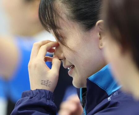 　フォルティウスに敗れ、目元に手をやるＳＣ軽井沢クラブ・上野美優（撮影・吉澤敬太）