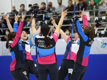 　日本代表の座を獲得し“フォー！！”とポーズを決めるフォルティウス（撮影・吉澤敬太）