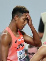 　男子１００メートル予選を終え悔しそうな表情を見せるサニブラウン・ハキーム