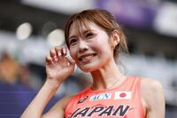 　女子１００メートル障害予選のレース後、笑顔を見せる中島ひとみ