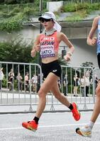 　力走する佐藤早也伽