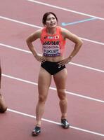 　女子１００メートル障害で結果を見守る福部真子（撮影・石井剣太郎）