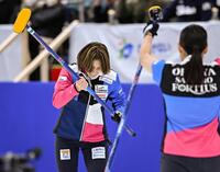 　ＳＣ軽井沢クに勝利し冬季五輪最終予選代表に決まり、喜ぶフォルティウスの吉村