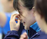 　フォルティウスに敗れ、目元に手をやるＳＣ軽井沢クラブ・上野美優（撮影・吉澤敬太）