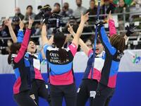 　日本代表の座を獲得し“フォー！！”とポーズを決めるフォルティウス（撮影・吉澤敬太）