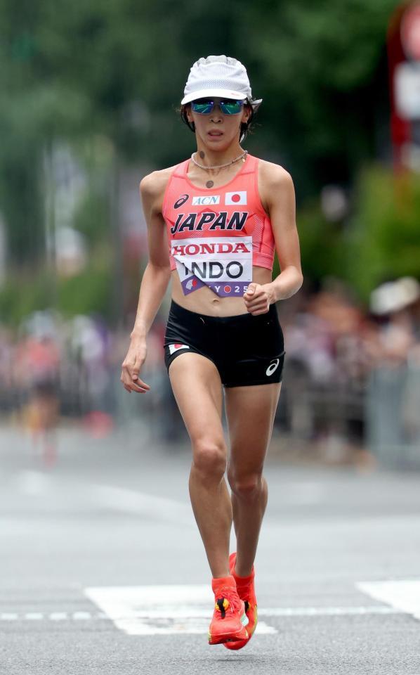 　力走する安藤友香