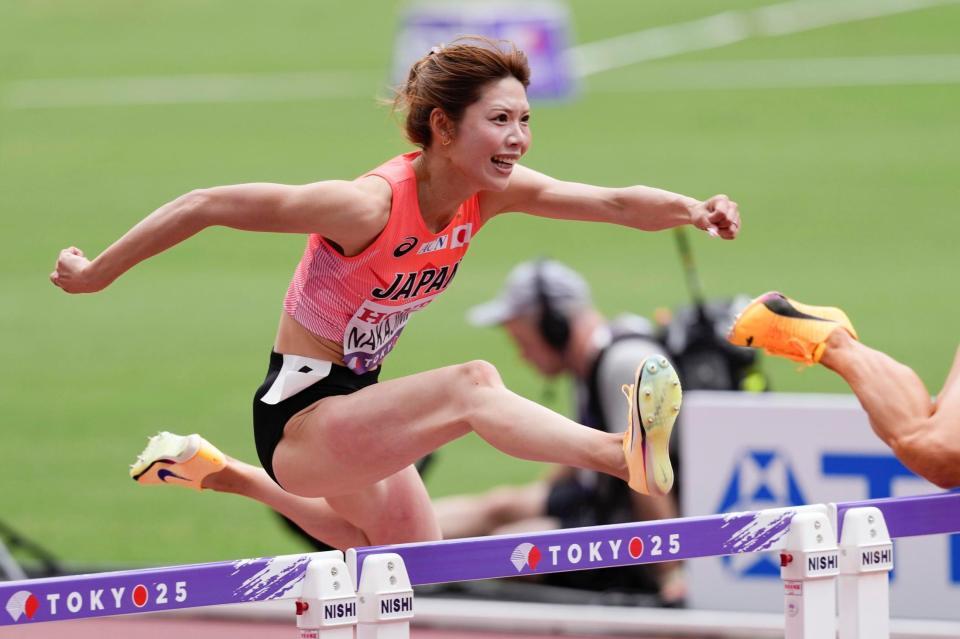 　力走する中島ひとみ