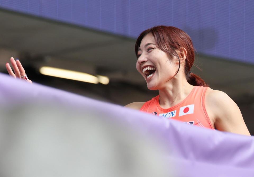 　笑顔で引きあげる福部真子（撮影・石井剣太郎）