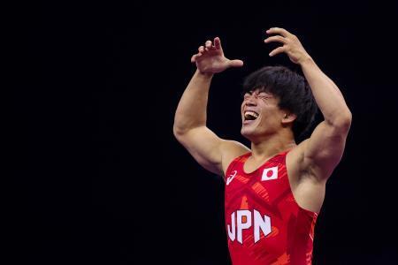 　レスリングの世界選手権で初優勝した７０キロ級の青柳善の輔＝１４日、ザグレブ（ゲッティ＝共同）