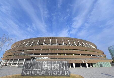 【写真】ウソだろ!?まさかのフライングに選手も手を上げながら戸惑い