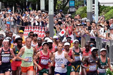 　男子マラソン　沿道で応援する人たち