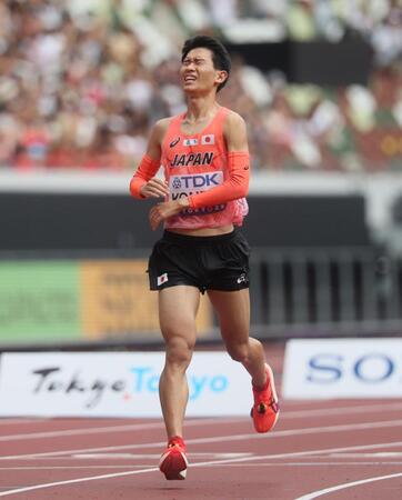 　１１位でゴールする近藤亮太（撮影・石井剣太郎）