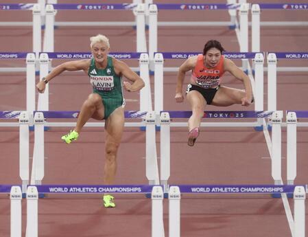 　女子１００メートル障害準決勝で敗れた福部真子（右）＝撮影・石井剣太郎