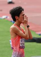 　ゴール後、顔を覆う吉田祐也