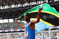 　男子マラソンで優勝したアルフォンスフェリックス・シンブ