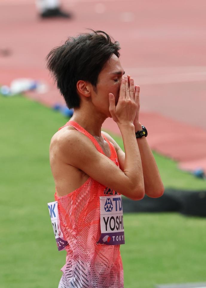 　ゴール後、顔を覆う吉田祐也