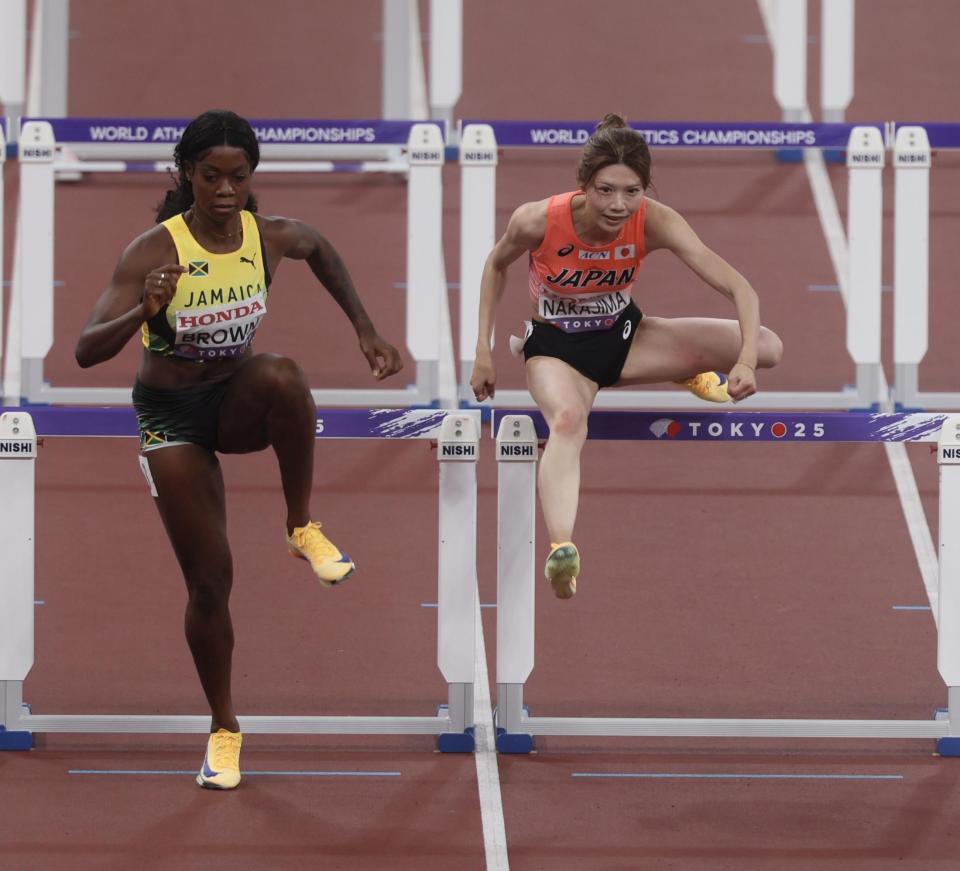 　女子１００メートル障害準決勝で敗れた中島ひとみ（撮影・石井剣太郎）