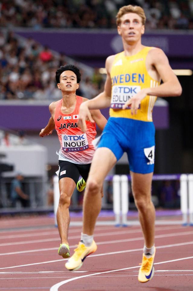 　ゴールする井之上駿太（左）