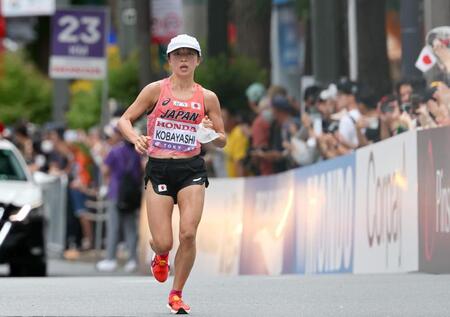 　女子マラソンで力走する小林香菜