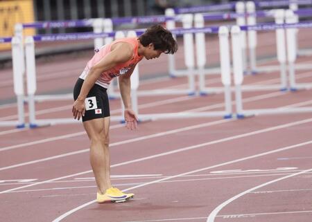 　男子１１０メートル障害準決勝に臨んだ泉谷駿介はレース後、一礼する（撮影・石井剣太郎）