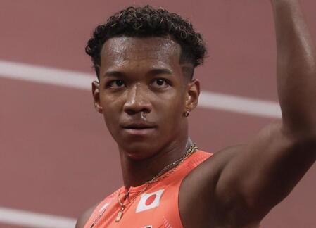 【写真】座り込んで顔を覆う村竹ラシッド 止まらぬ涙「何が足りなかったんだろう」