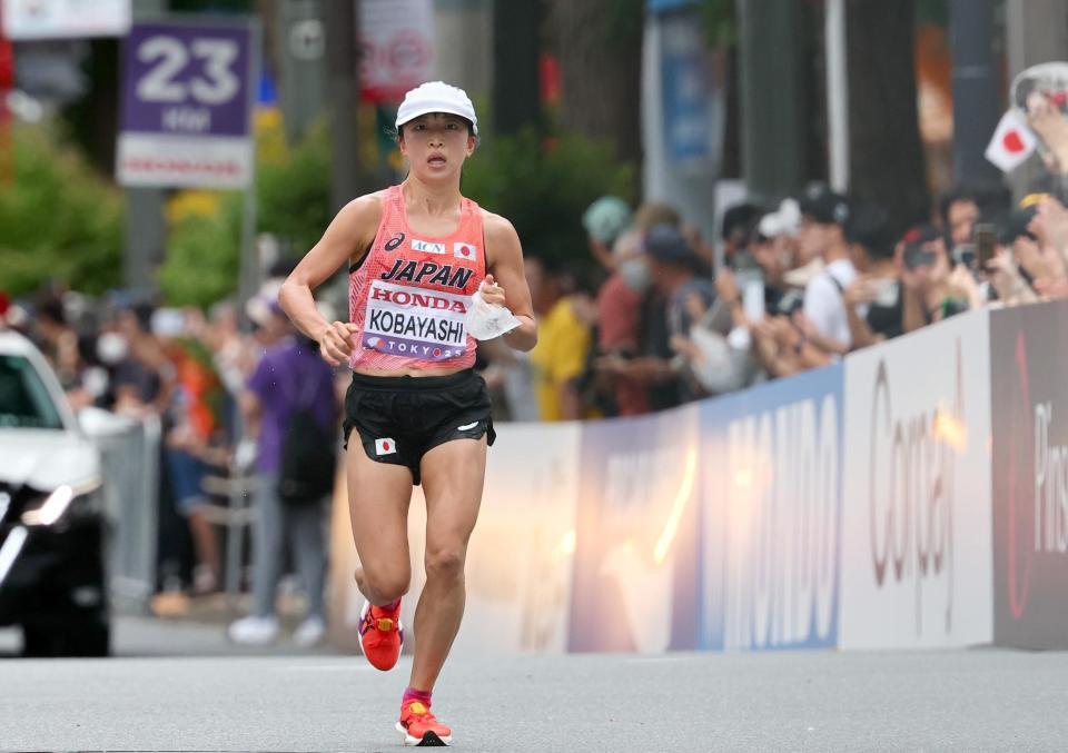 　女子マラソンで力走する小林香菜