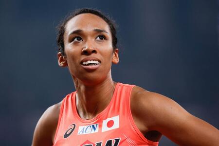 　女子２００メートル予選のレースを終えた井戸アビゲイル風果