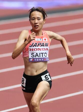 　女子３０００メートル障害予選　ゴールする斎藤みう