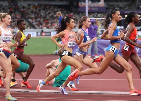 　女子５０００メートル予選を突破した田中希実（中央）＝撮影・石井剣太郎