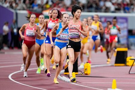 　力走する広中璃梨佳（手前）