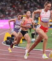 　女子８００メートル予選で敗れた久保凛（撮影・石井剣太郎）