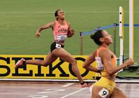 　ゴールする井戸アビゲイル風果（左）