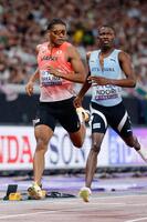 　ゴールした中島佑気ジョセフ（左）