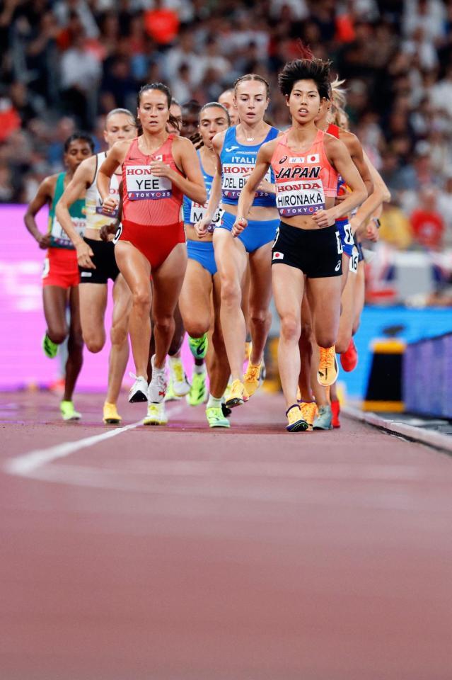 　力走する広中璃梨佳（右端）