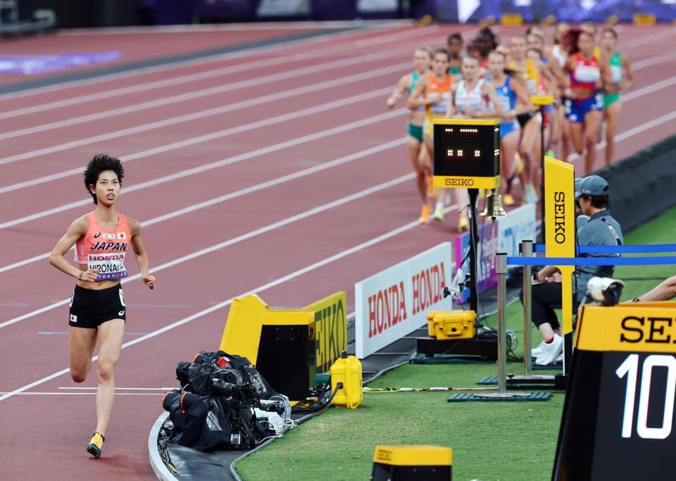 　力走する広中璃梨佳（手前）