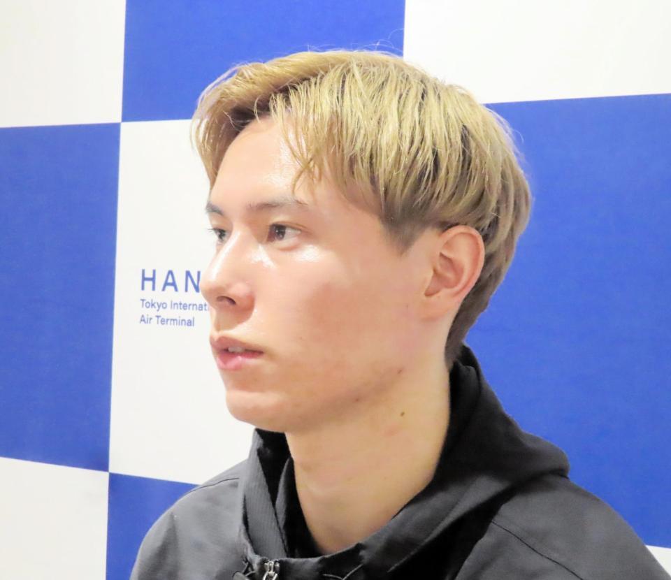 　羽田空港に帰国後、取材に応じたバレー男子日本代表の高橋藍