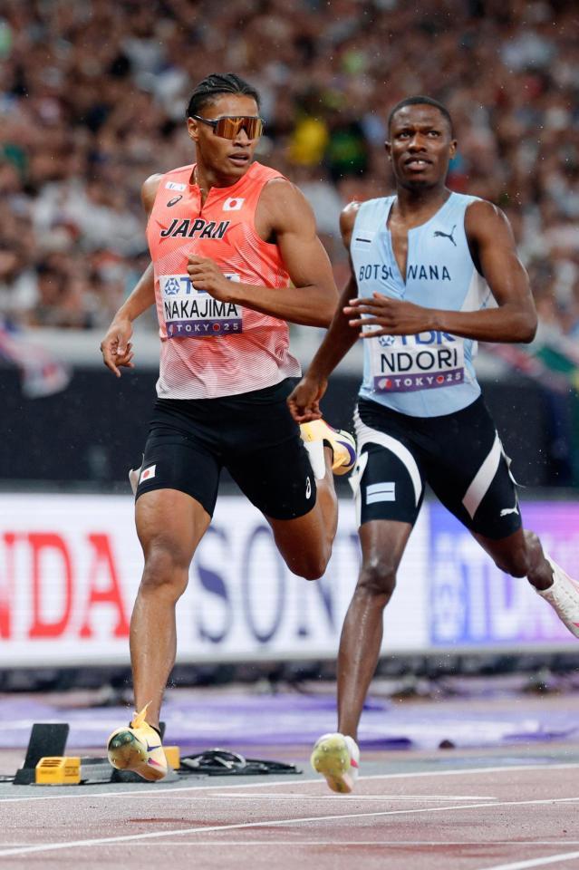 　ゴールした中島佑気ジョセフ（左）