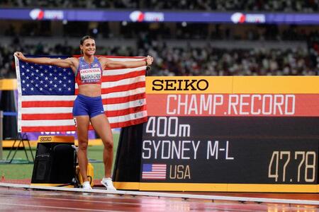 　女子４００メートルで優勝したシドニー・マクラフリンレブロニ