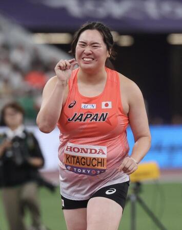 【写真】目をカッと開いたまましばし動かず　思わず天を仰ぐ北口榛花