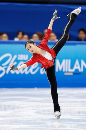 　女子ＳＰ、演技するアデリア・ペトロシャン（共同）