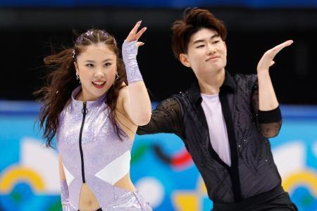 　アイスダンスＲＤ　演技する吉田唄菜（左）、森田真沙也組＝北京（共同）