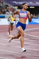 　力走するシドニー・マクラフリンレブロニ