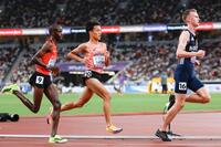 　男子５０００メートル予選、力走する森凪也（中央）