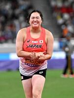 　女子やり投げ予選、１回目の投てきを終えた北口榛花