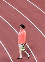 　女子やり投げ予選を終え、引き揚げる北口榛花