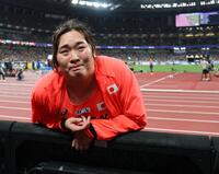 　女子やり投げ予選を終え、厳しい表情の北口榛花