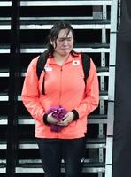 　女子やり投げ予選を終え、涙を流し引き揚げる北口榛花