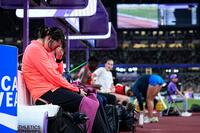 　女子やり投げ予選３投目を終え、うつむく北口榛花