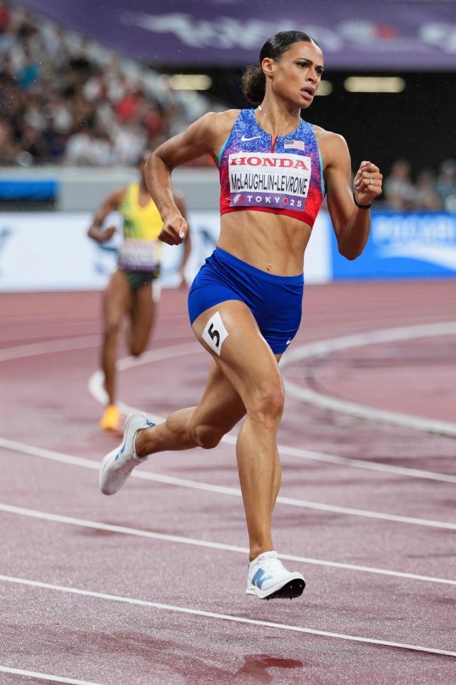 　力走するシドニー・マクラフリンレブロニ