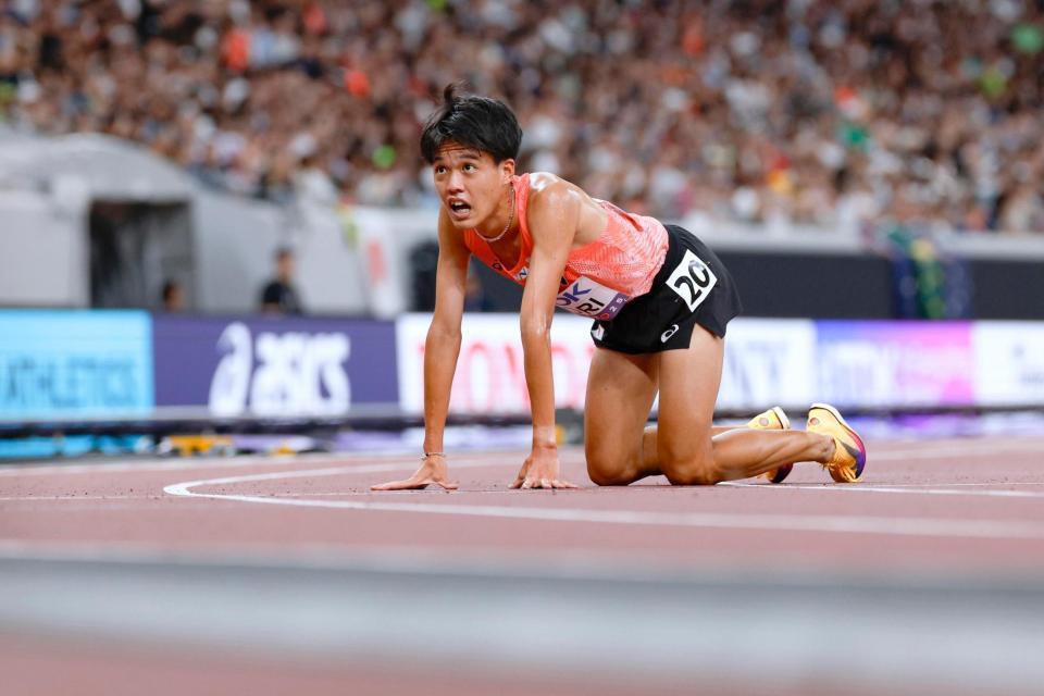 　男子５０００メートル予選、ゴールした森凪也